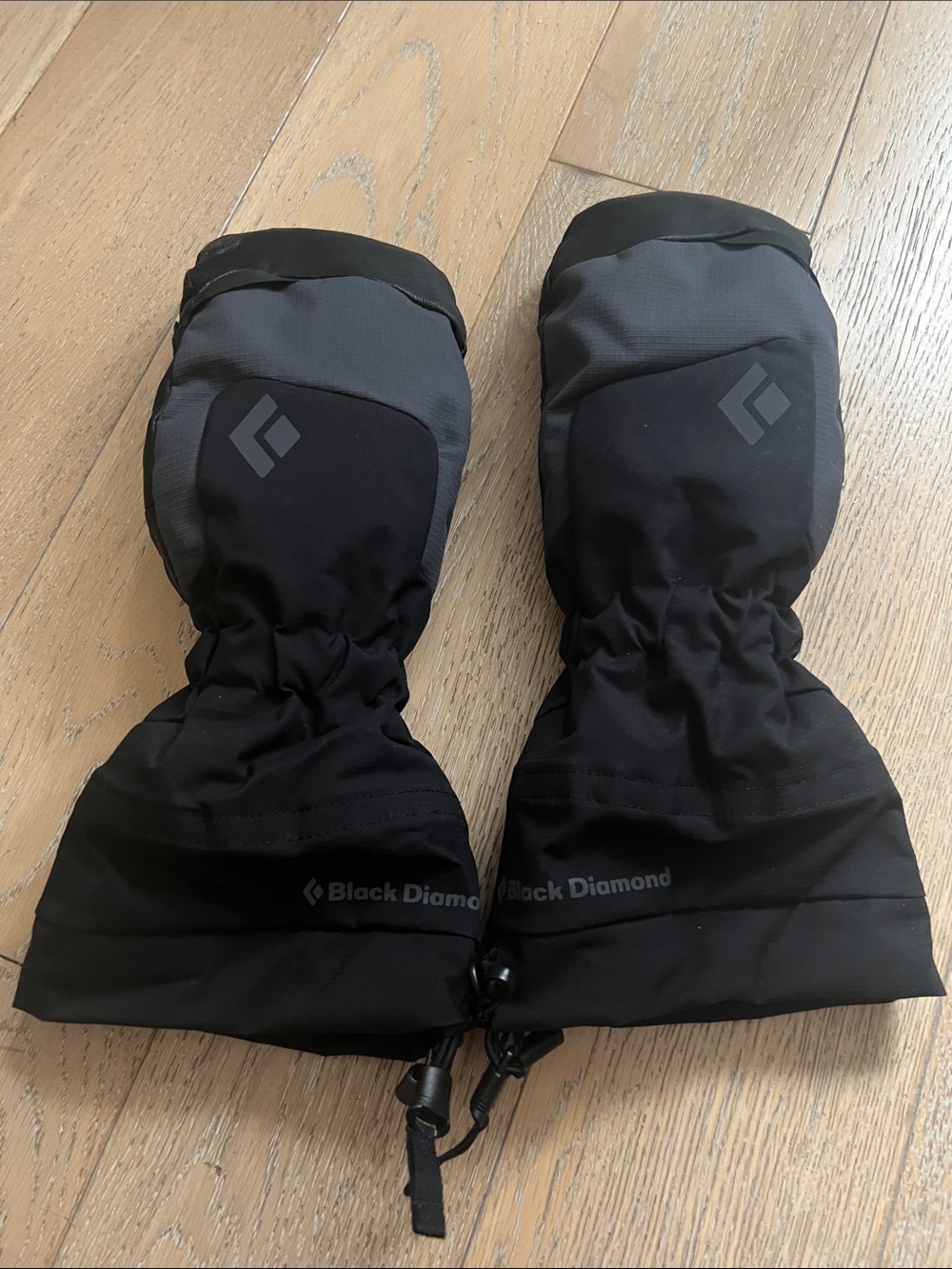 Black Diamond Women’s Black and Gray Insulated Ski Mittens